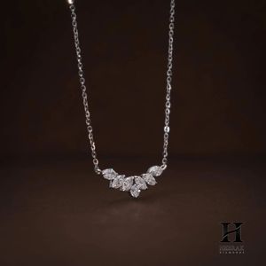 Collar con Colgante de Diamantes en Forma de Marquesa, Elegante Colgante de Oro Blanco de 18K, Joyería Delicada con Múltiples Piedras para Mujer - Product Image 1