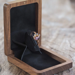 Caja de anillos de madera hecha a mano con diseño único para anillos de compromiso y boda por blossom craft india - Product Image 1