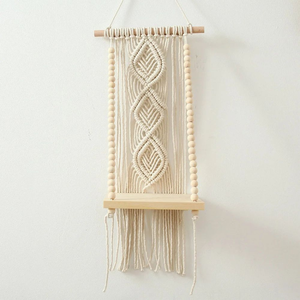 Étagère murale en macramé blanc avec perles en coton, étagère flottante décorative faite à la main pour la décoration de la chambre à coucher et du salon - Product Image 1