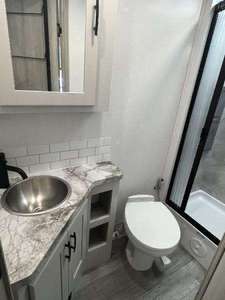 Casa Rodante para Viajes al Aire Libre, Remolque RV, Construcción de Aluminio, Diseño Moderno, Cocina, Baño, Espacio para Dormir, para Campamentos Familiares - Product Image 4