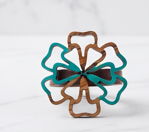 Anneau de serviette en bois moderne avec accents turquoise pour une décoration de table rustique, idéal pour la maison et la cuisine - Product Image 1