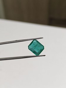 Esmeralda verde de corte octogonal de 5.29 ct, piedra preciosa natural suelta para anillos, pendientes y collares. - Product Image 6