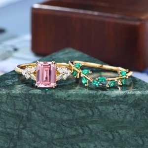 Ensemble de bagues de mariage en or jaune avec saphir rose de laboratoire taille émeraude, bijoux de fiançailles - Product Image 5