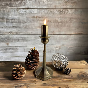 Bougeoirs coniques esthétiques pour la maison moderne Bougeoirs en métal uniques pour les Offre Spéciale de Noël au meilleur prix - Product Image 1