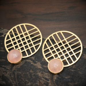 Boucles d'oreilles modernes plaquées or 18 carats avec pierre précieuse en quartz rose naturel – Boucles d'oreilles à clous tendance pour femmes – Cadeau pour elle - Product Image 2