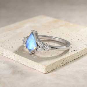 Bague en argent sterling 925 avec pierre de lune taille cerf-volant, bague de fiançailles minimaliste en pierre de lune naturelle, cadeau pierre de naissance de juin - Product Image 5
