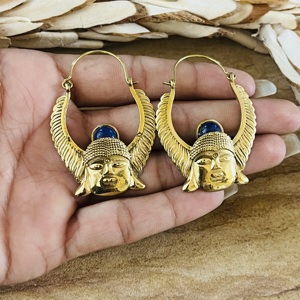 Boucles d'oreilles créoles tendance et originales, style tribal Bouddha, bijoux bohèmes en laiton pour femme, plaqué or 18 carats, motif aile d'ange ethnique, vente en gros/OEM/ODM - Product Image 3