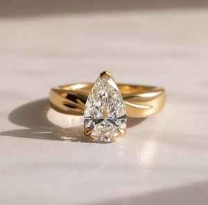Bague de Fiançailles Solitaire en Moissanite Poire 2 CTW, Bande Audacieuse en Or Massif 14K, Bague de Promesse Goutte d'Eau, Cadeau d'Anniversaire de Mariage pour Elle - Product Image 1
