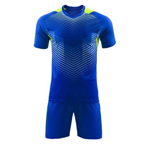 Conception OEM, fabrication en usine, tissu respirant en polyester de haute qualité, service OEM personnalisé, uniforme de football pour hommes - Product Image 1