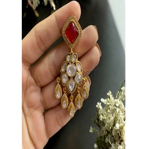Magnifiques boucles d'oreilles pendantes en laiton plaqué or de qualité supérieure, aspect pierre, moissanite, pour femmes et filles, pour collection de mariage - Product Image 3