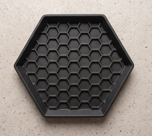 Plateau de service hexagonal en aluminium coulé noir, design nid d'abeille, directement de l'usine, pour présentation alimentaire, vaisselle de restaurant - Product Image 5