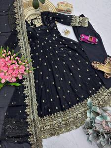 Vestido de Fiesta Ligero de Alta Calidad con Lentejuelas Bordadas, Estilo Clásico Indio para Baile, Celebraciones y Bodas - Product Image 2