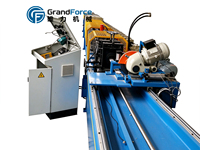 Machine de formage à froid pour panneaux de porte à enroulement en mousse PU 100PU, fabrication de panneaux de porte à enroulement pour bâtiments, fabricant et exportateur direct