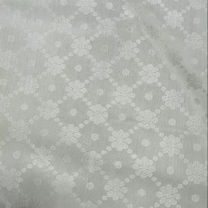 Tissu en viscose blanche teignable, 65 GSM, motif jacquard auto-gaufré, largeur 44 pouces, textile de haute qualité pour collection de créateurs - Product Image 1