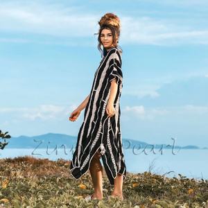 Robe caftan vintage 100% coton rayonne tissée Maxi longueur coupe et silhouette évasée avec col en V gland broderie écologique - Product Image 3