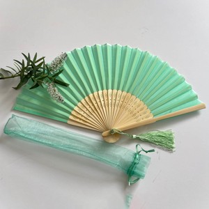 Éventail à main pliant Portable éventails en papier en tissu de soie de bambou pour cadeau style vintage traditionnel du Vietnam - Product Image 2