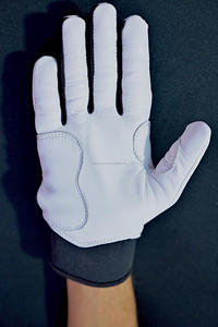 Guantes de Bateo SHAHI IMPEX de Piel Cabretta Rosa de Calidad Premium 0.09mm con Muñequera Floral Derecha, Cierre de Gancho y Bucle, Diseño Acolchado - Product Image 6