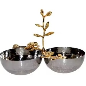 Bol de service doublement martelé en acier inoxydable de qualité supérieure, avec centre de table motif fleur dorée, idéal pour la salsa, les trempettes, les bars et les buffets - Product Image 1