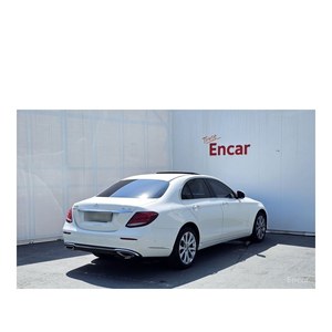 Mercedes-Benz Classe E E300 4MATIC Exclusive 2019, 87 149 km, boîte automatique, sièges en cuir, caméra de recul, conduite à gauche - Product Image 2