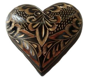 Urne funéraire en forme de cœur gravée à la main - Product Image 1