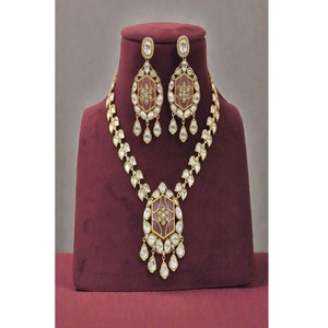 Ensemble collier et boucles d'oreilles tendance en laiton plaqué or de haute qualité avec moissanite Polki, élégant, pour femme, idéal pour fiançailles, mariage ou soirée, cadeau - Product Image 1