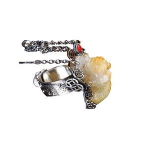 Anillo Pixiu Propicio y Curativo Hecho con Cera de Abeja de Ámbar Natural - Product Image 4