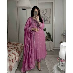 Tenue de soirée XL Tenue de travail à sequins et broderie zari Robe de mariée élégante - Product Image 2