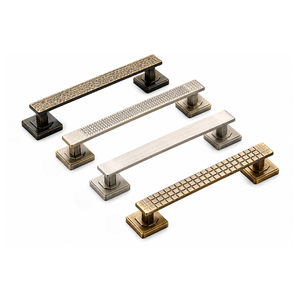 Elegante Tirador de Latón con Diseño Resistente de Primera Calidad y Acabado PVD en Oro Rosa, Negro Mate para Entrada Residencial - Product Image 1