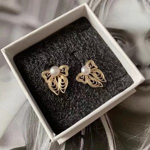 Boucles d'oreilles en perles d'eau douce rétro de la cour française avec un tempérament de papillon naturel, accessoires polyvalents - Product Image 3