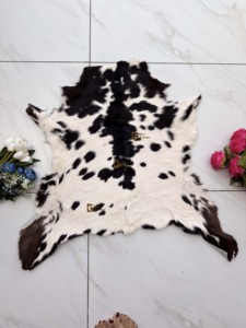 New Arrival Cowhide Leather Area <b>Rugs</b> Hot Sale <b>Black</b> White <b>Rugs</b> for Living Room Home Decor Traditional 100 % Cowhide Handmade - Product Image 1