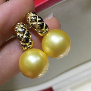 Boucles d'oreilles en perles d'or naturel en matériau 925, 13-14 mm, cercle parfait, léger motif de croissance, pas évident, or moyen, boîte cadeau incluse - Product Image 3