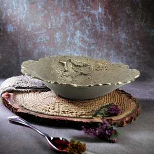 Bol en métal artisanal écologique et durable avec motif vintage sculpté pour le service de repas de mariage et les cadeaux - Product Image 1