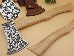 Hacha de camping de acero al carbono personalizada con mango de madera de fresno, hecha a mano, para uso exterior, con funda de cuero, OEM ODM, venta al por mayor, regalo. - Product Image 1