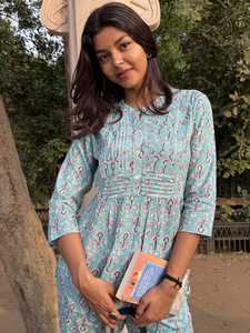Conjunto de Dos Piezas Casual para Mujer, Color Azul Agua, Estampado, con Túnica Elegante y Pantalones Rectos a Juego - Product Image 5
