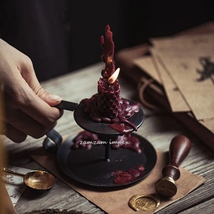 Bougeoir en fer de style vintage, bougeoir décoratif en fer forgé artisanal pour la maison, la table ou la décoration d'événement - Product Image 1