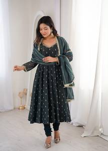 Robe de soirée de créateur en soie jacquard Butti et dentelle, avec bas en micro-coton et dupatta en Chanderi, prête à porter - Product Image 2