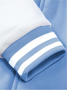 เสื้อแจ็คเก็ตวาร์ซิตี้สีฟ้าอ่อนสำหรับผู้ชาย แขนเสื้อสีขาว ปักตัวอักษร J สไตล์พรีปปี้ ทรงปกติ ปกเสื้อแบบพับลง - Product Image 3