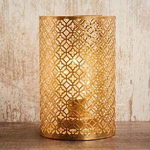 Portavelas de metal refinado, perfectos para espacios modernos, que ofrecen un ambiente y una belleza discretos. - Product Image 1