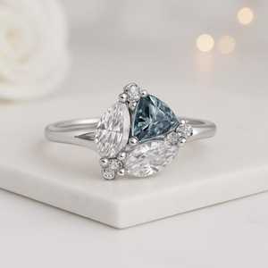 Anillo de Promesa Único con Moissanita Azul Corte Trillón y Marquesa, Plata 925 Original, Estilo Moderno y Brillante, Joyería de Regalo para Ella - Product Image 4