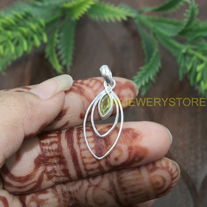Pendentif double ovale fait main en argent sterling 925 avec péridot naturel, pierre précieuse verte, bijou minimaliste, cadeau pour femme, idéal pour les fêtes - Product Image 2