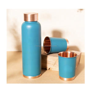 Botella de agua de cobre puro para uso en el hogar, la oficina y viajes, que apoya la hidratación diaria y el equilibrio natural del bienestar. - Product Image 2