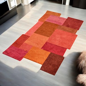 Tapis d'appoint géométrique moderne et contemporain en laine et viscose tufté à la main, à poils ras, rectangulaire irrégulier, patchwork vert coucher de soleil - Product Image 1