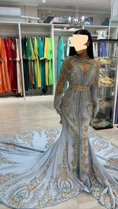 Robe de mariée traditionnelle longue en soie bleu clair brodée pour femmes avec détails dorés - Product Image 3