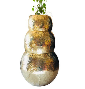 Compre un macetero decorativo de metal de primera calidad con un diseño de acabado premium para una elegante exhibición en jardines interiores y exteriores. - Product Image 6