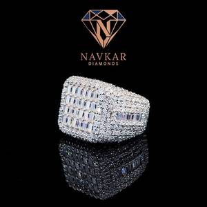 Bague Moissanite Hip Hop Scintillante de Fournisseur Indien – Bijou Tendance pour Hommes et Femmes, Idéale pour Fêtes et Fiançailles – Disponible à la Vente - Product Image 1