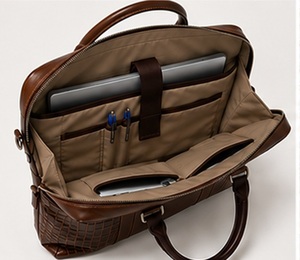 Sac messager d'affaires Gravs en cuir véritable de qualité supérieure, grand format, style vintage, avec détails rivets et motif alligator, pour homme, fermeture éclair - Product Image 4