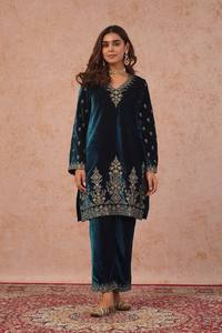 Conjunto Tradicional de Salwar Kameez de Terciopelo Azul, Kurta Bordada, Palazzo y Dupatta, Ropa Étnica para Mujer para Bodas, Graduaciones y Fiestas - Product Image 5
