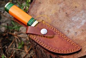 Couteau de chasse OEM en acier Damas, fait main, à lame pleine, pour le camping en extérieur, avec garde en laiton et étui en cuir - Product Image 6