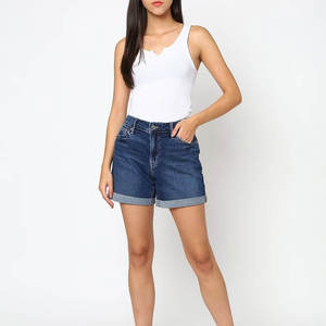 Shorts en jean ivoire vintage pour femmes, 5 poches, taille haute |   Surpiqûres et rivets jaunes |   Shorts blancs décontractés d'été - Product Image 2