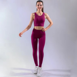 Conjunto Deportivo de Yoga con Estampado Moderno, Bra Deportivo y Leggings - Product Image 1